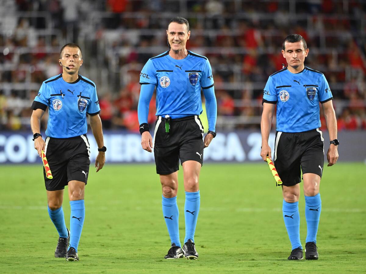 ¿Audios del VAR confirman error de Wilmar Roldán en el partido Canadá - Chile?