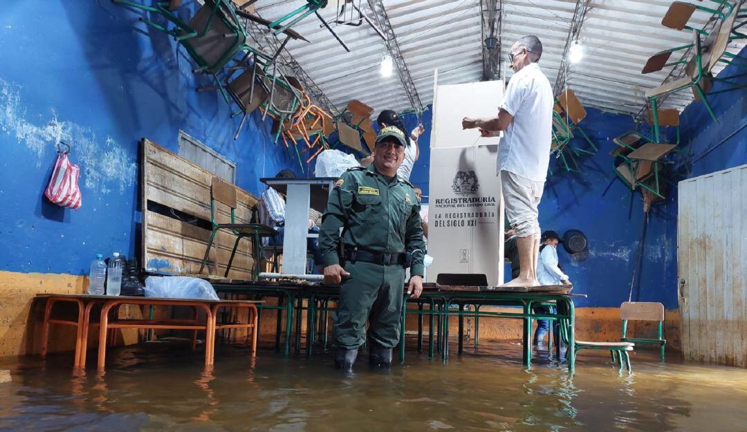 En la Mojana votan con dificultades debido a las inundaciones