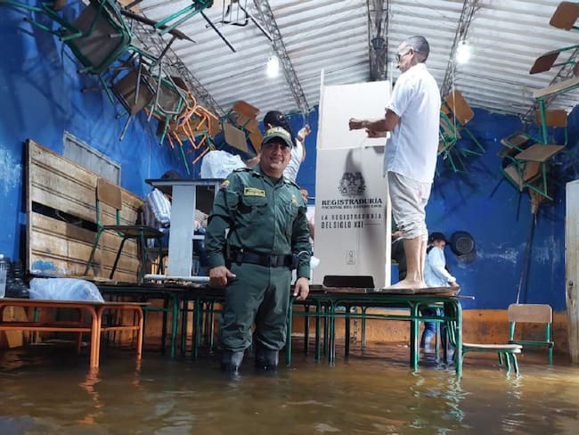 En la Mojana votan con dificultades debido a las inundaciones