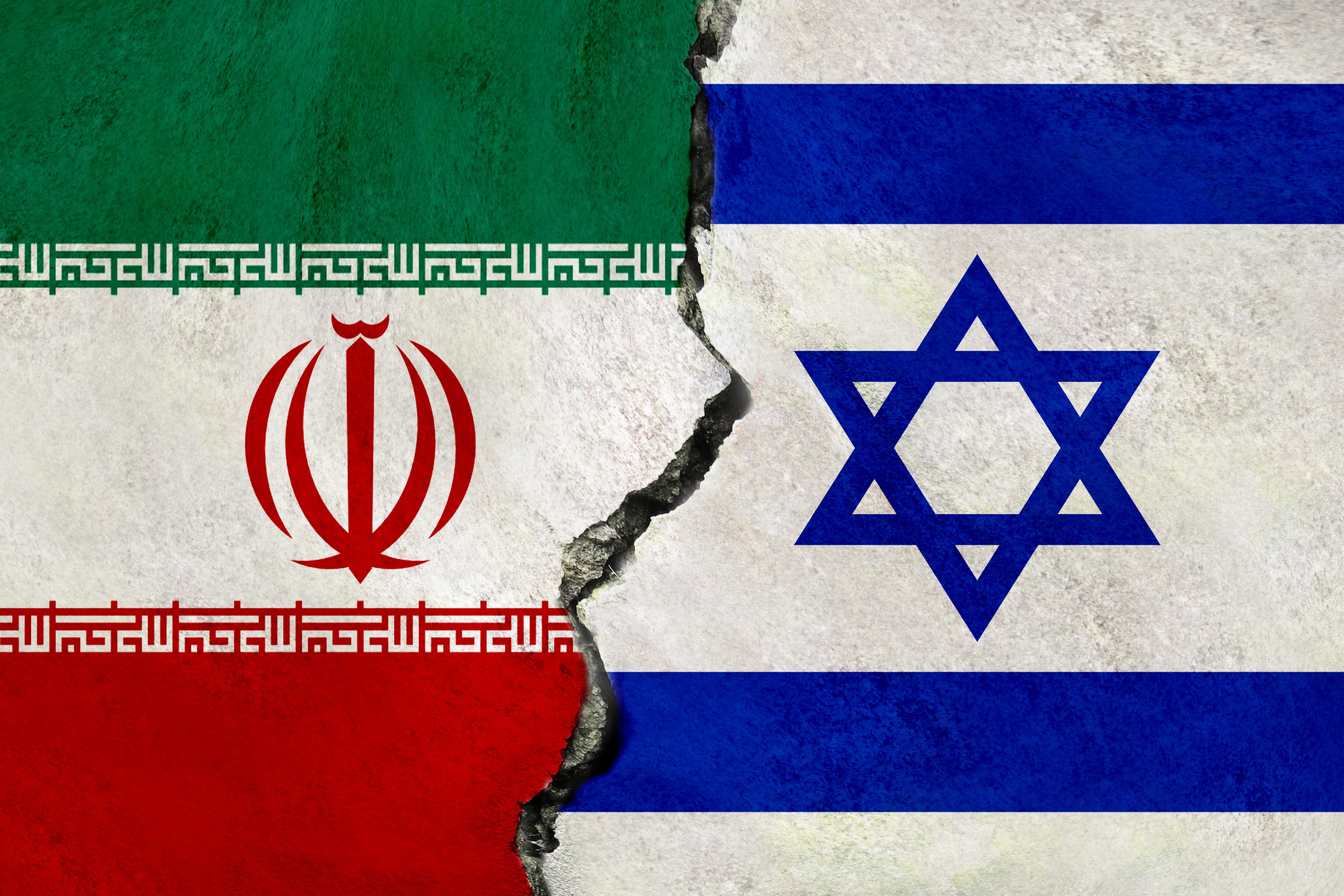 Iran and Israel flags together. Iran and Israel conflict./Tomada de Getty 