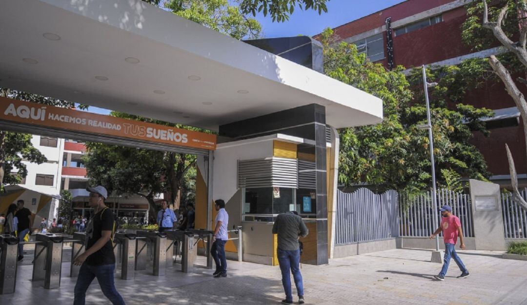 Fachada de la institución