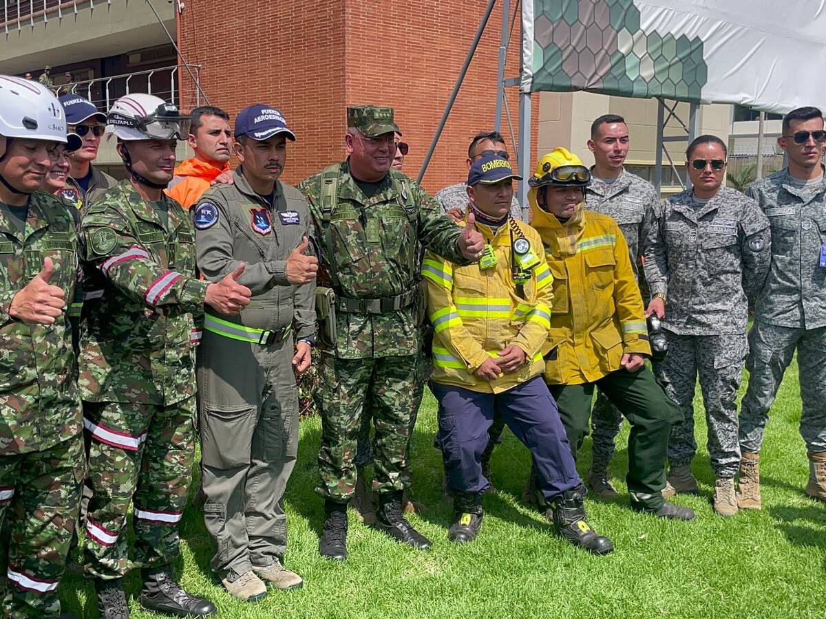 “Estaremos hasta que se apague el último de los incendios”: comandante de las FF.MM.
