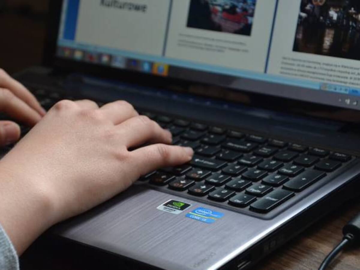 Cientos de mujeres se desahogan en redes sociales con el #MiPrimerAcoso