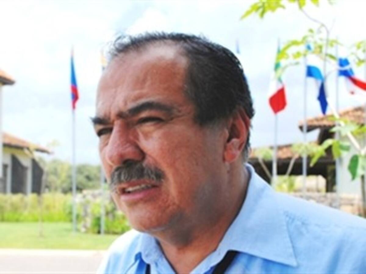 Renunció Alto Consejero de Uribe para apoyar campaña de Santos