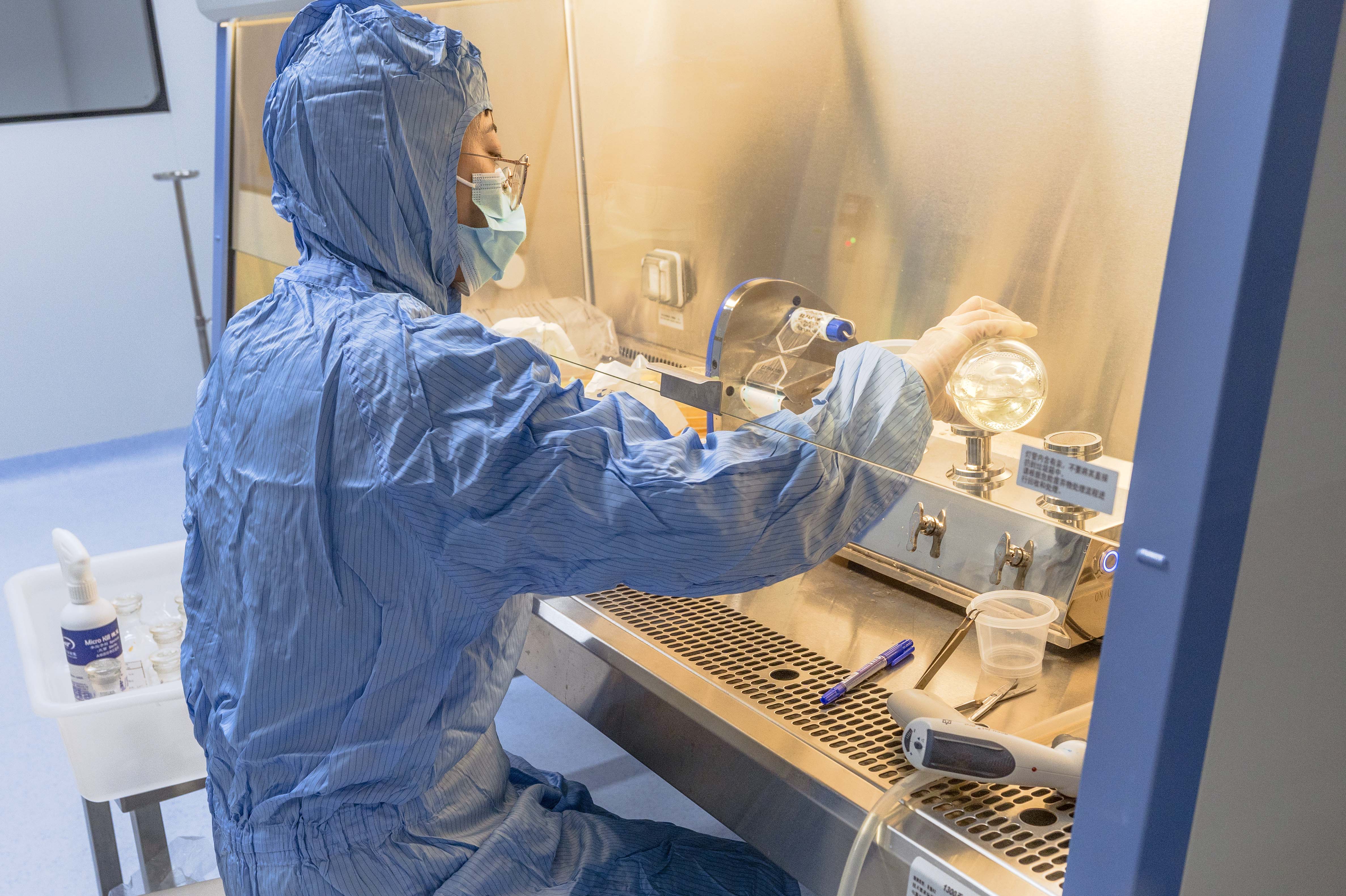 Agencia de inteligencia de EE.UU. afirma que el COVID-19 fue provocado por un laboratorio.