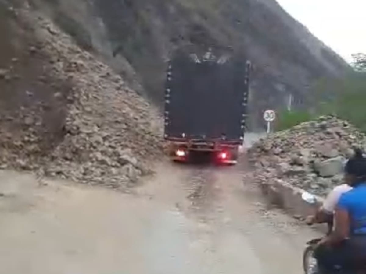 Vía entre Cali y Loboguerrero permanece cerrada por deslizamiento