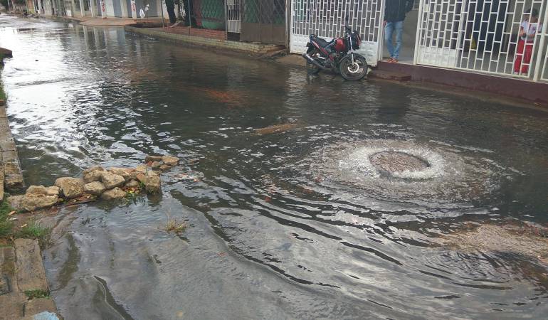 Un sector del barrio La Laguna, afectado por el rebosamiento de aguas negras. 