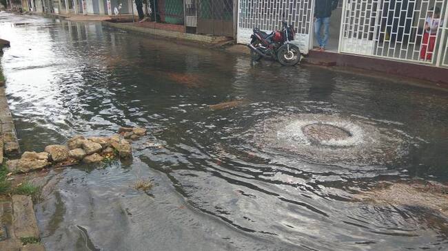 Un sector del barrio La Laguna, afectado por el rebosamiento de aguas negras.