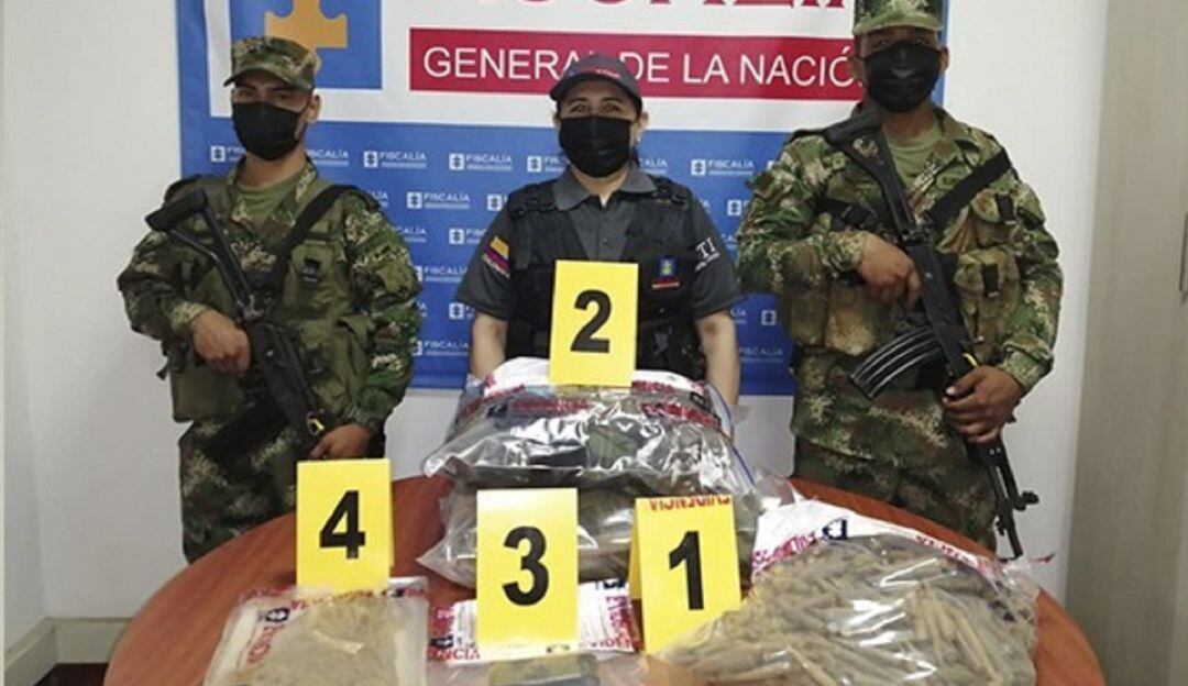 Se incautaron cartuchos, minas antipersonales, explosivo anfo y cordón detonante.