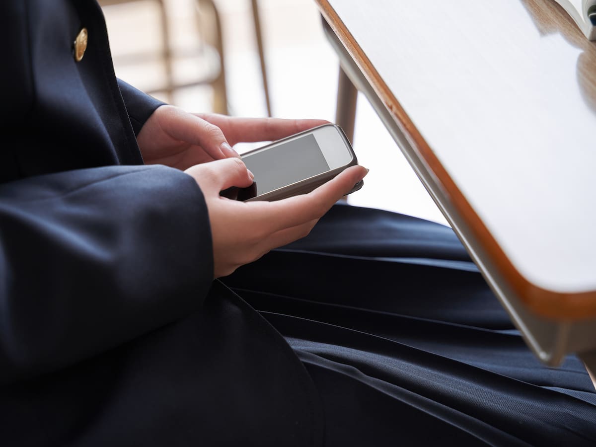 Acuerdo restringirá uso de celular en colegios públicos de Ibagué: ¿viola derecho estudiantil?