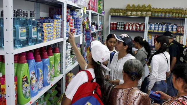 Los supermercados y establecimientos de víveres son lo que registran un incremento notorio en sus ventas.