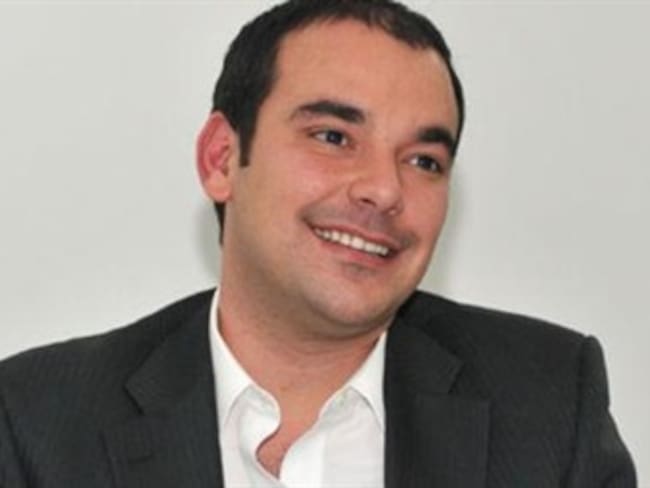 Concejal admite que saludó a Andrés París en viaje a Cuba