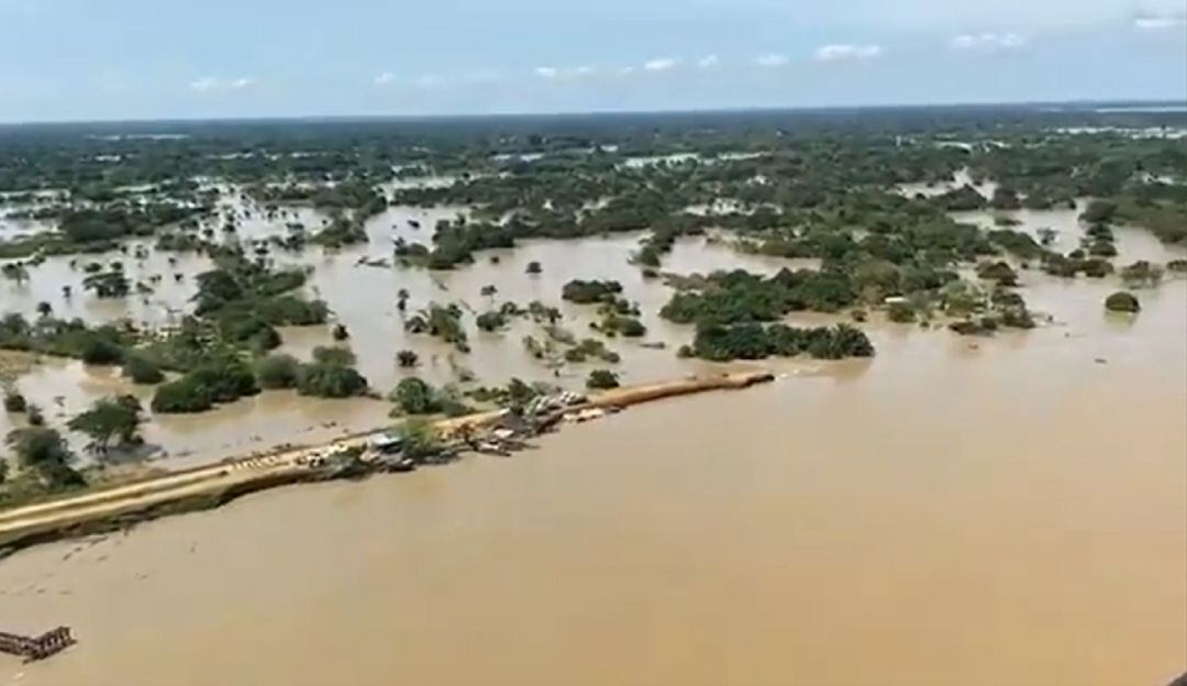 El director de la Unidad Nacional para la Gestión del Riesgo manifestó se está realizando todo el vertimiento para poder estabilizar las puntas