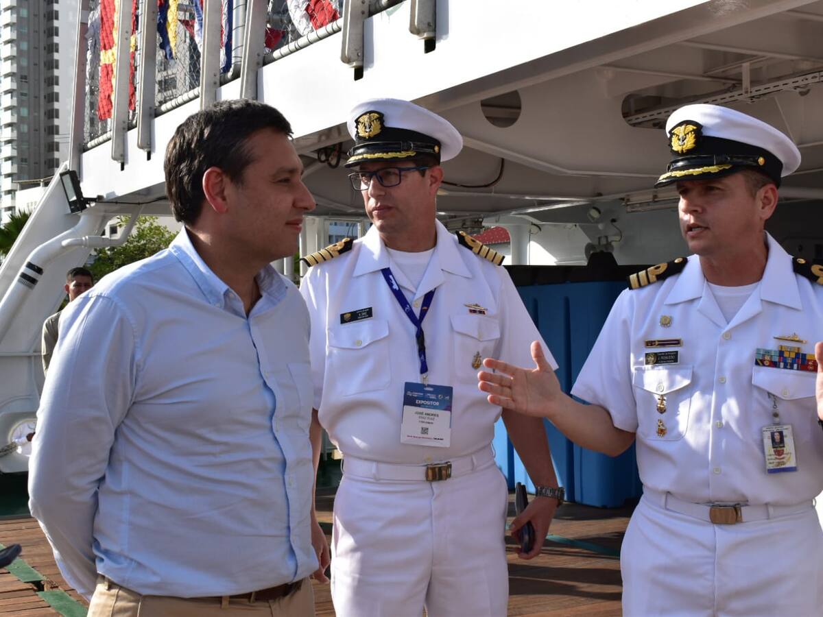 Buque ARC ‘Simón Bolívar’ recibió visita del Gobierno Nacional