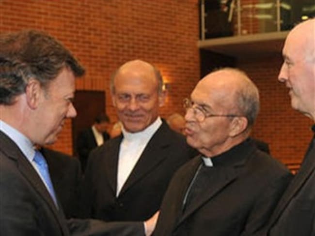 Santos agradece respaldo de la Iglesia a rápida finalización del conflicto