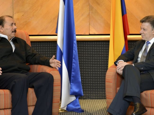 Presidente de Nicaragua Daniel Ortega en reunión con el presidente colombiano Juan Manuel Santos.
