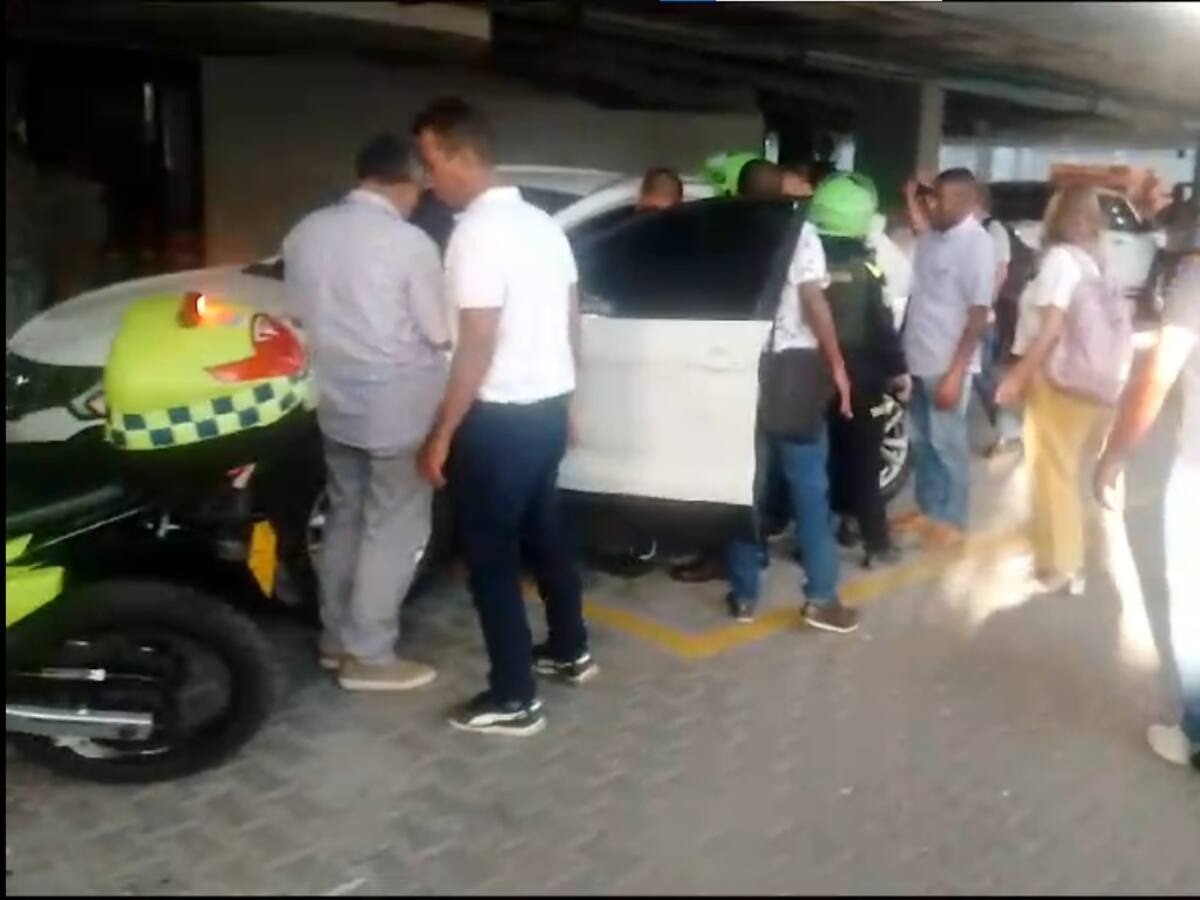 “Conductor evadió requerimiento”: Policía sobre disparos en parqueadero de la Fiscalía