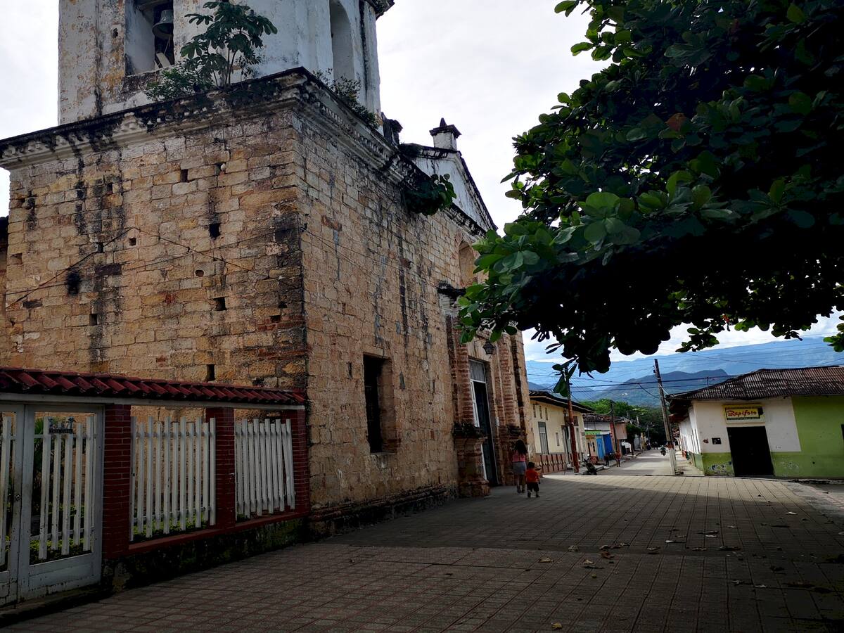 El agua que consumen habitantes de El Juncal, contiene altas concentraciones de flúor