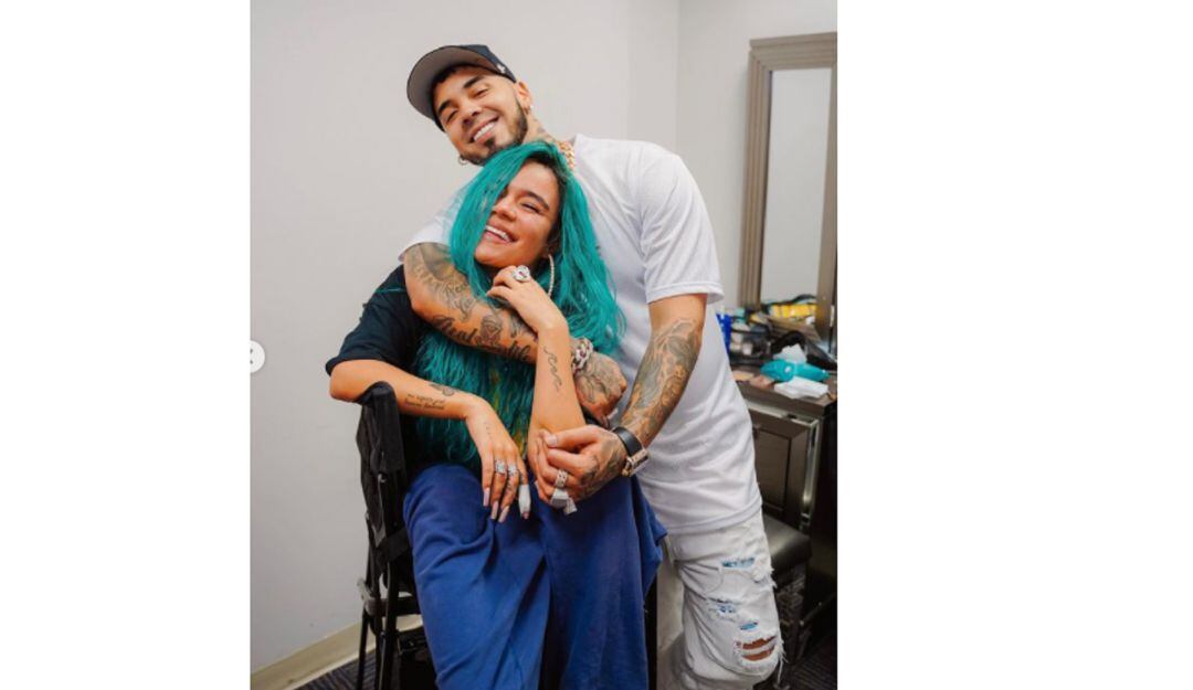 Karol G junto a Anuel. 