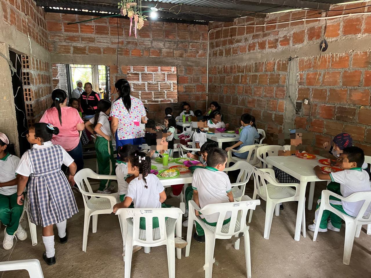 En viviendas reciben clases estudiantes de zona rural de Neiva. Foto Comunidad Vegalarga.