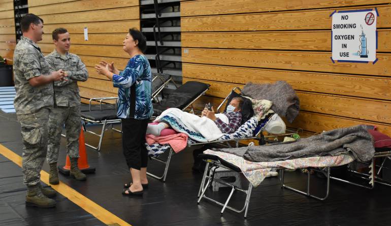 Uno de los once refugios abiertos en Duval County, Florida, para proteger a ciudadanos del Huracán Irma.