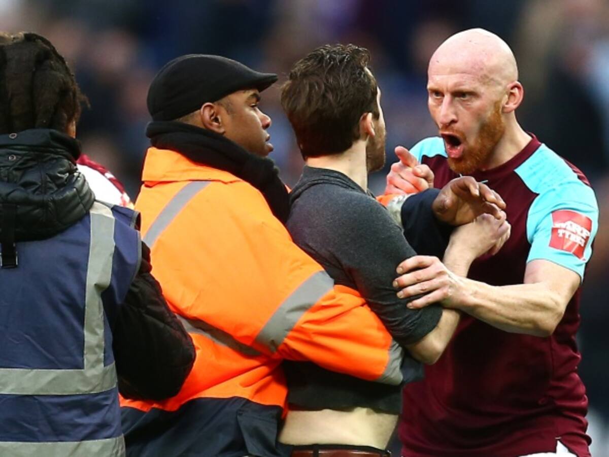 Hinchas del West Ham invaden la cancha y le protestan a los jugadores