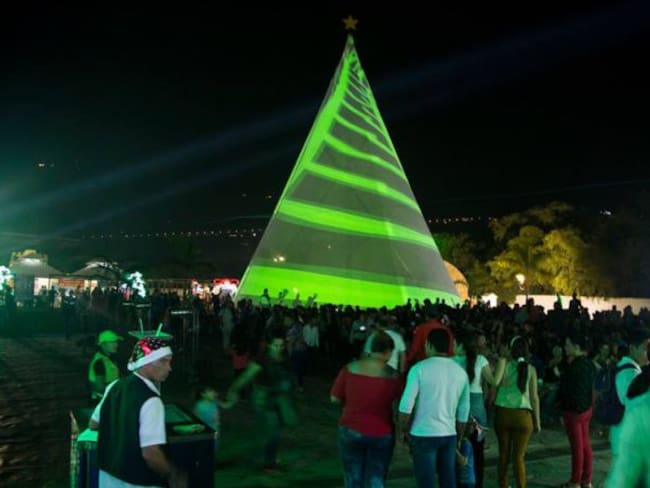 El árbol navideño más grande de Colombia, una proyección interactiva