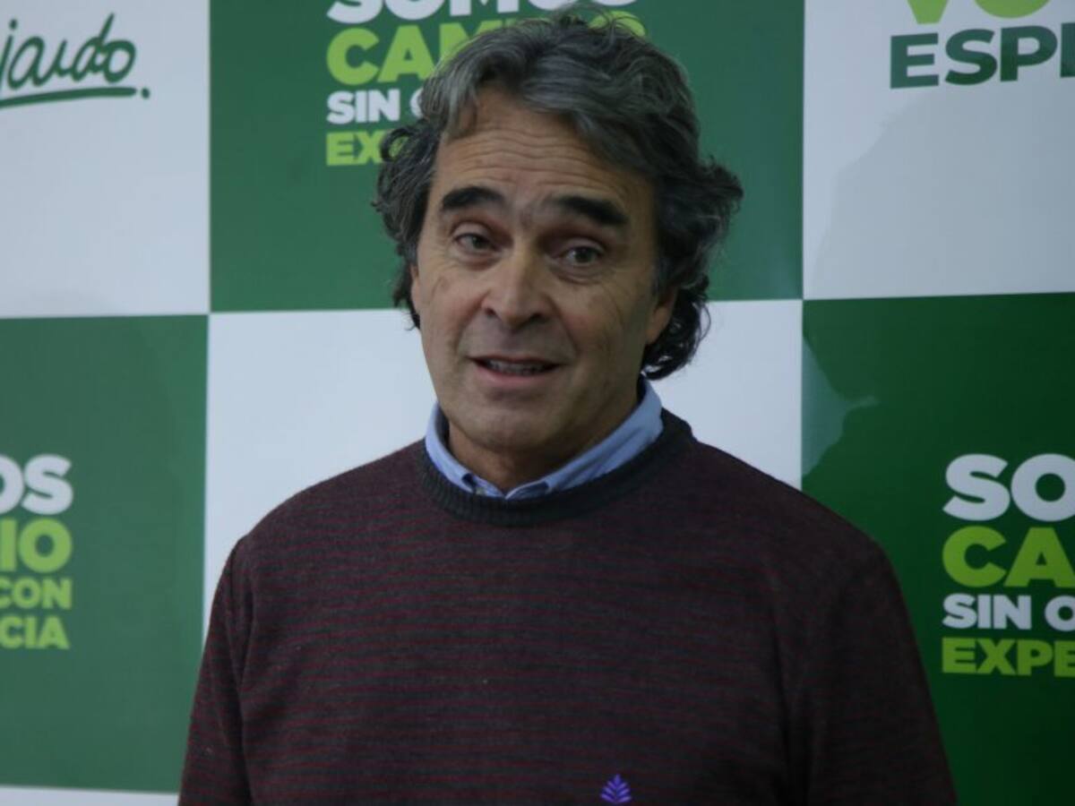 "Esos no son los cafés que yo tomo": Fajardo critica reuniones de 'Fico'