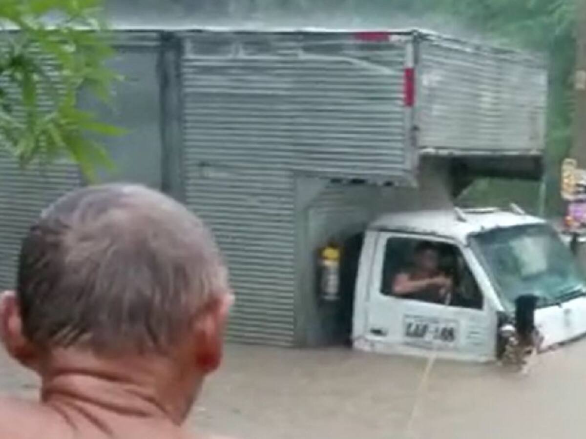 Inundaciones en varios sectores deja fuerte aguacero en Cartagena