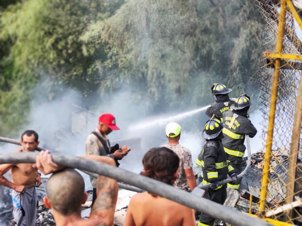 11 Familias damnificadas por incendio en el barrio Montevideo Bajo en la ciudad de Armenia