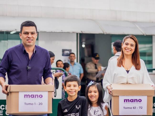 Fabian Oviedo segundo precandidato a la alcaldía de Bucaramanga que entrega firmas