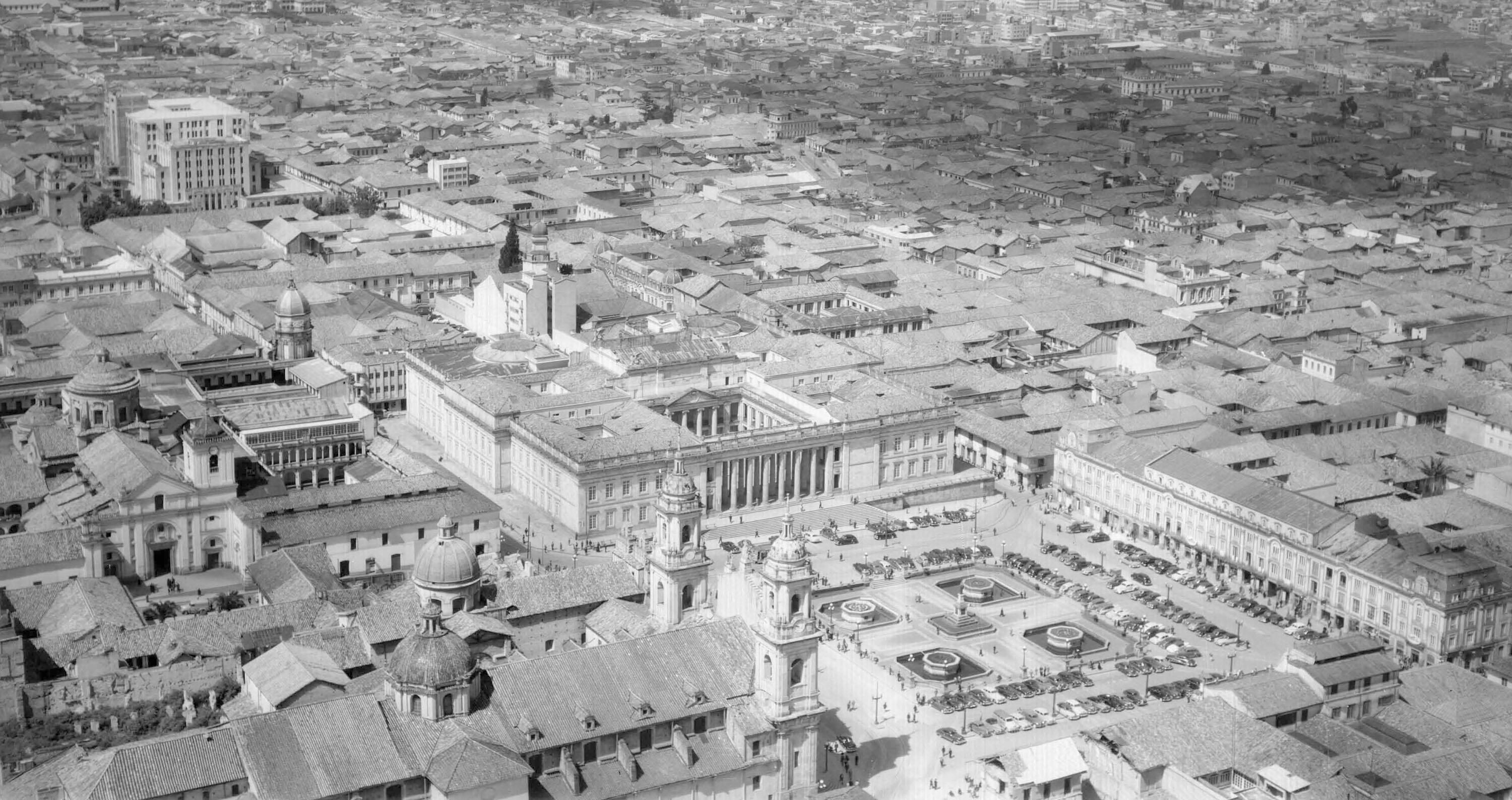 Vista aérea de la Plaza de Bolívar en 1951 (Foto vía Colprensa)