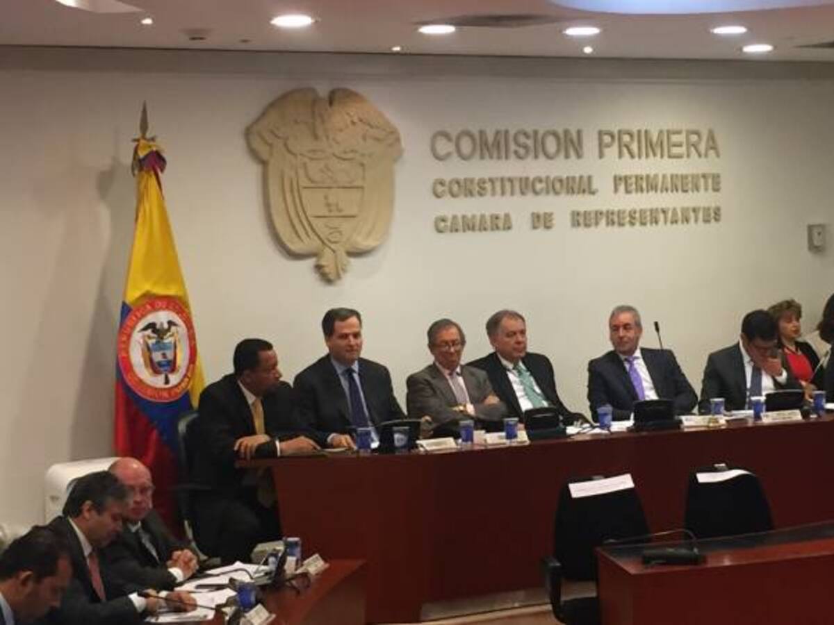 Inició debate en el Congreso donde se responden cuestionamientos del procurador a la paz