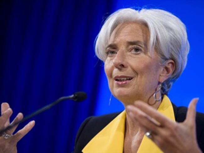 FMI ve signos de mejora en la economía mundial durante el último semestre