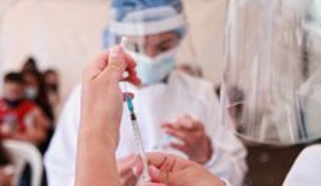 La ciencia confirma que vacuna contra la COVID genera cambios menstruales