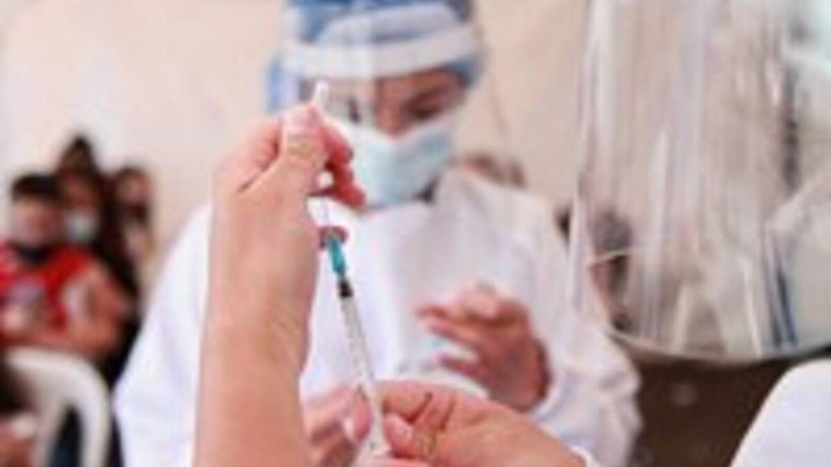 La ciencia confirma que vacuna contra la COVID genera cambios menstruales