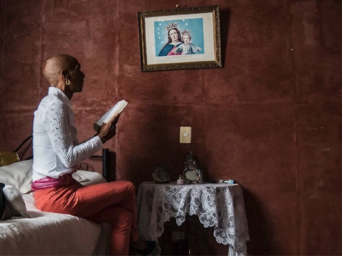 ‘Locas de pueblo’ un libro sobre la homosexualidad en Antioquia de Guillermo Correa