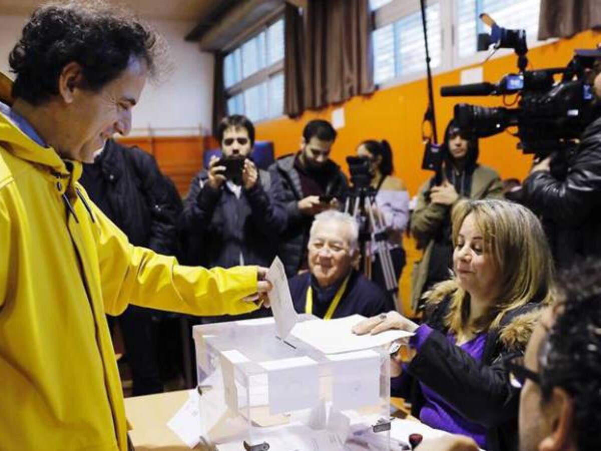 Largas filas y enorme expectativa en elecciones catalanas
