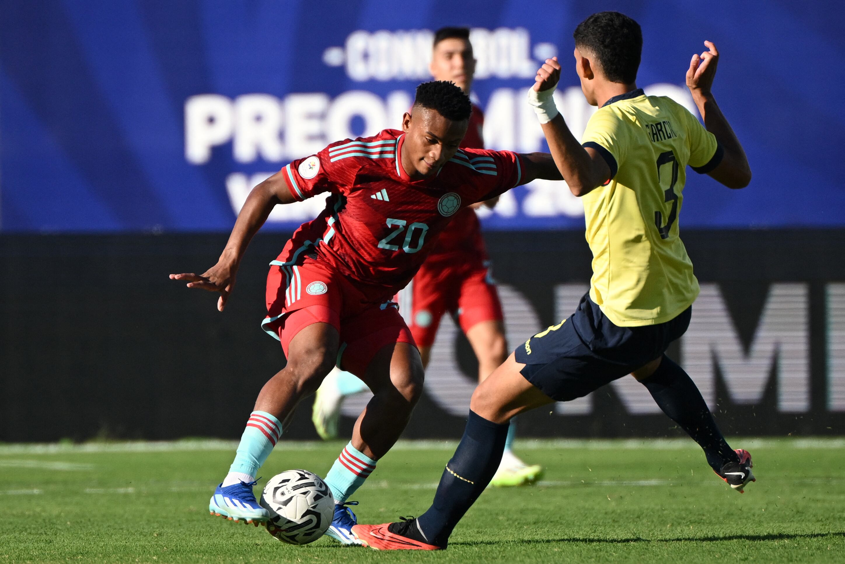 Colombia's forward Oscar Cortes (L) and Ecuador's forward Christian Garcia fight for the ball during the Venezuela 2024 CONMEBOL Pre-Olympic Tournament Group A football match between Ecuador and Colombia at the Brigido Iriarte stadium in Caracas, on January 20, 2024. (Photo by Federico Parra / AFP) (Photo by FEDERICO PARRA/AFP via Getty Images)
