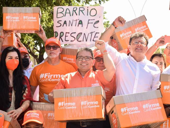 Entrega de firmas fuerza ciudadana. Crédito: FUERZA CIUDADANA