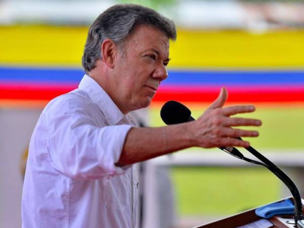 Santos respalda propuesta de derecho al voto para militares activos
