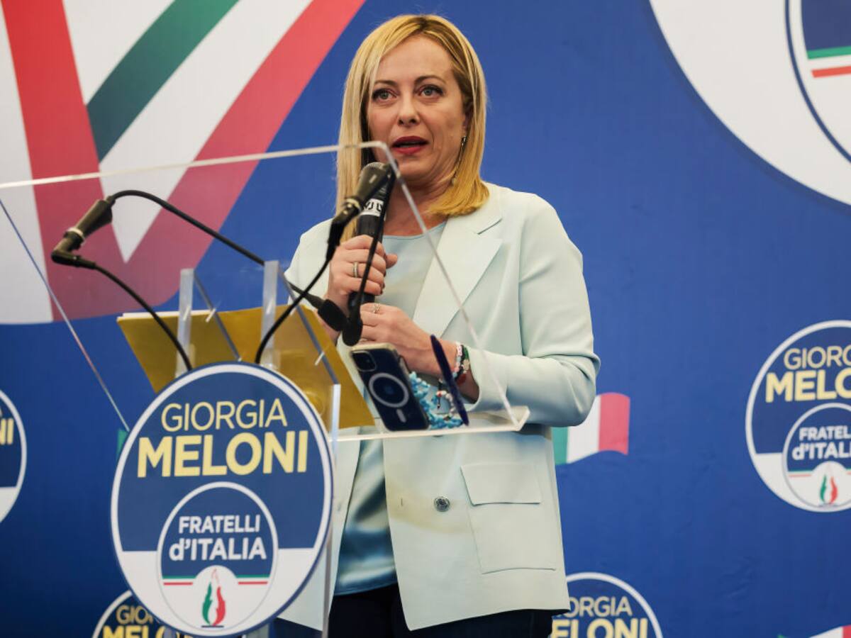 Primera ministra de Italia rechaza críticas por llevar su hija a la cumbre del G20