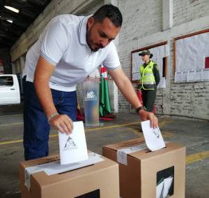 En las 34 mesas de votación hubo buena participación de los caficultores