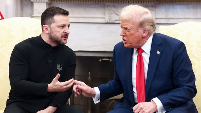 -FOTODELDÍA- JLX19. WASHINGTON (UNITED STATES), 28/02/2025.- El presidente estadounidense, Donald Trump (d), habla con el presidente ucraniano Volodymyr Zelensky, durante una reunión este viernes, en la Casa Blanca en Washington (Estados Unidos). EFE/ Jim Lo Scalzo / Pool