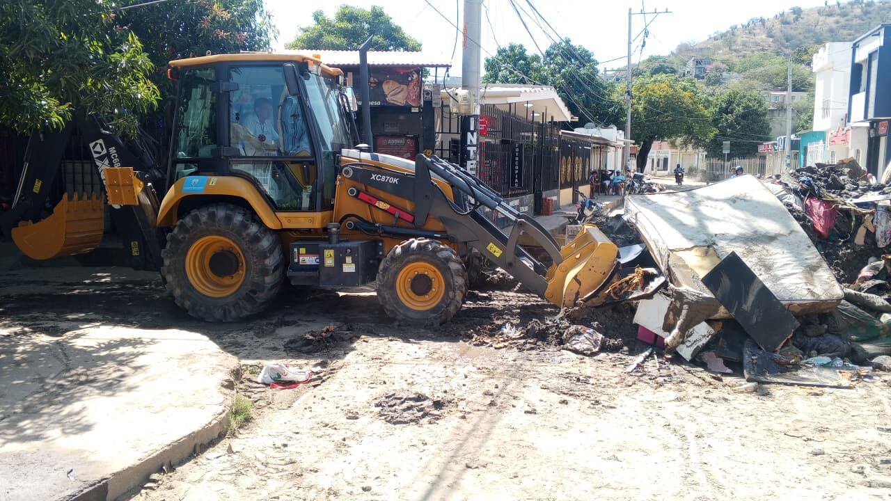 Se mantiene censo y atención humanitaria en barrios afectados por frente frío en Santa Marta/ Alcaldía