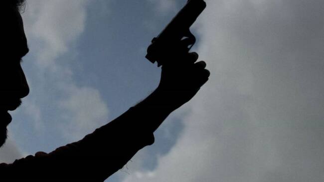 Hombre con arma de fuego