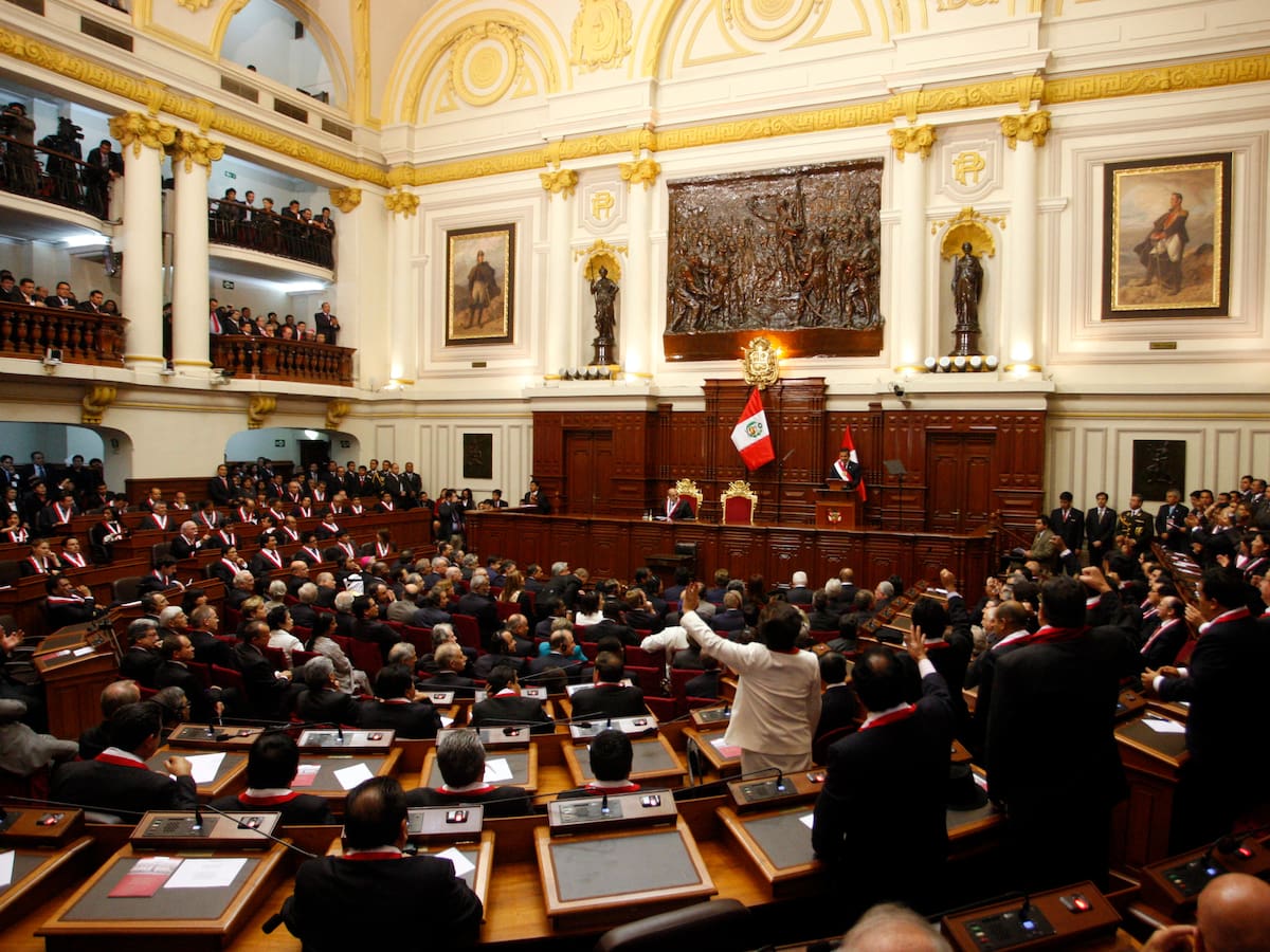 Congreso de Perú debatirá un adelanto electoral con consulta de constituyente