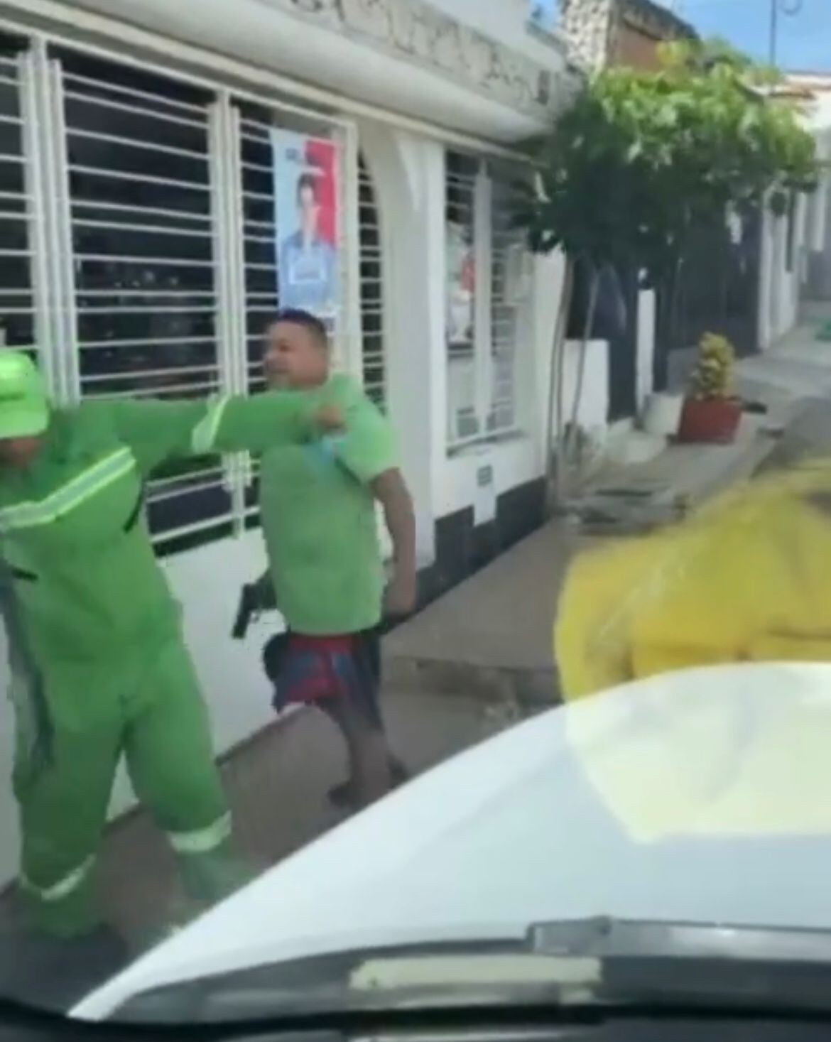 En la agresión se presentó una amenaza con un arma de fuego