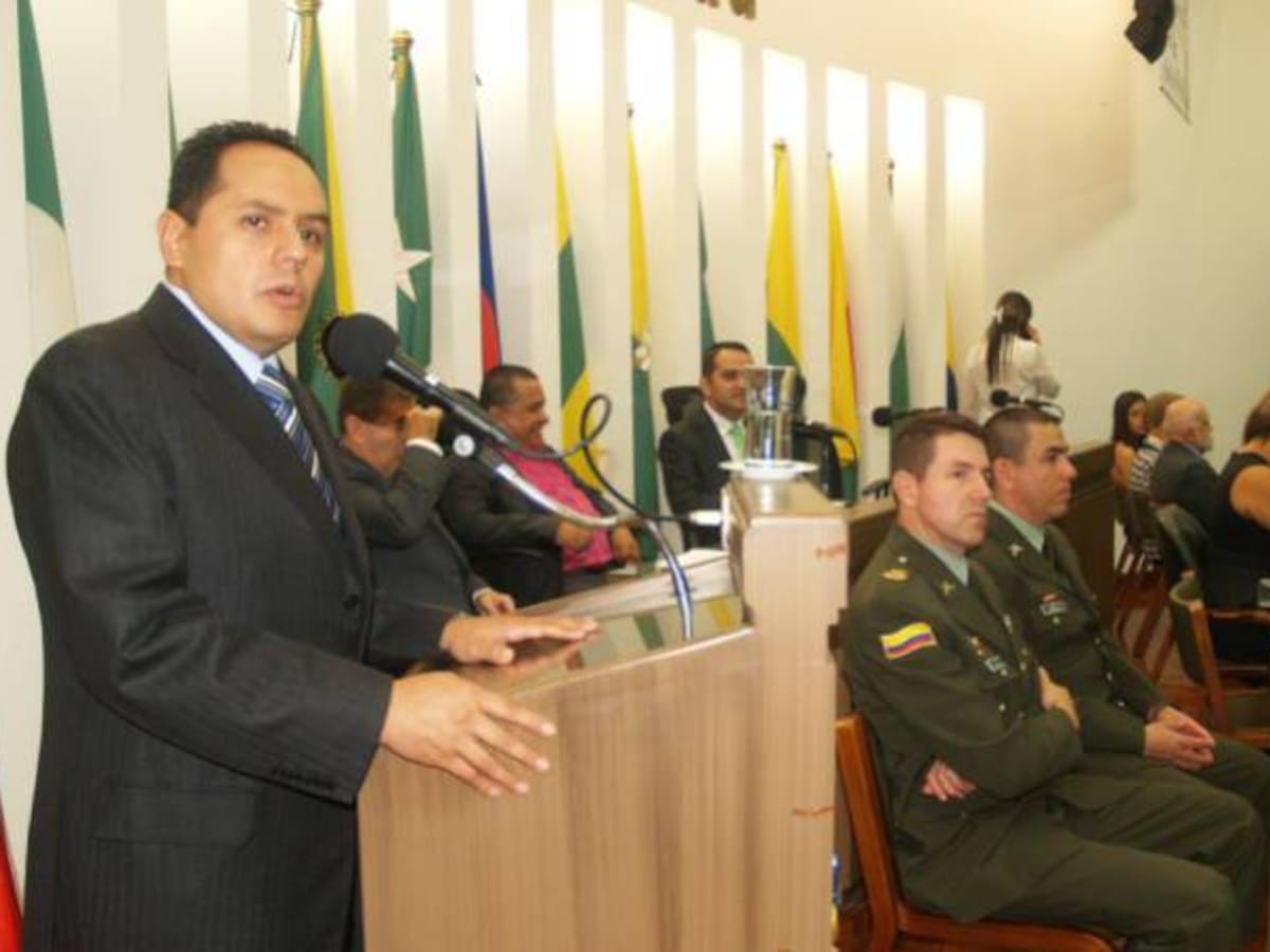 Tres delitos siguen activos en contra del ex secretario Julio Londoño