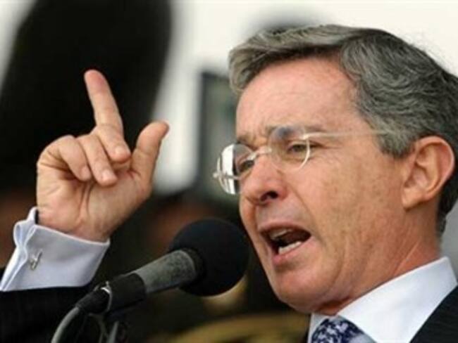 Uribe en el Senado es una locura, dicen &#039;Indignados&#039;